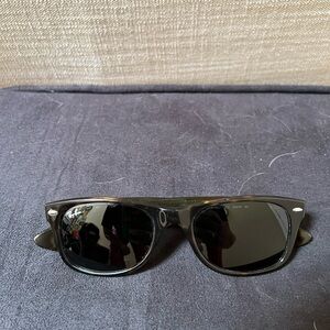 Ray-Ban New Wayfarer Classic Sunglasses